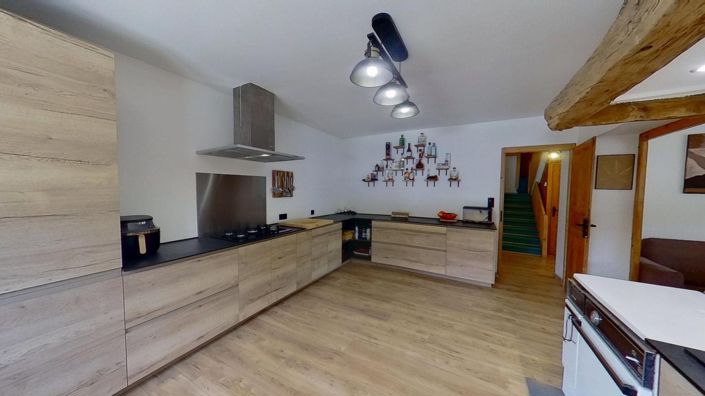 Image No.9-5 Bed House for sale