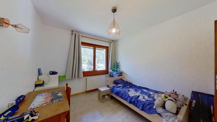 Image No.11-5 Bed Property for sale
