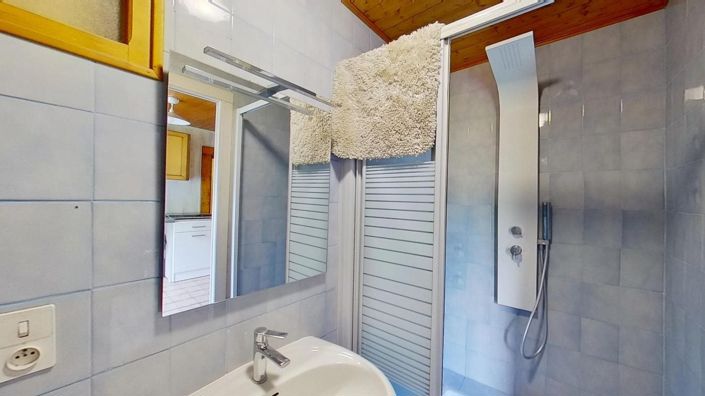 Image No.20-5 Bed Property for sale