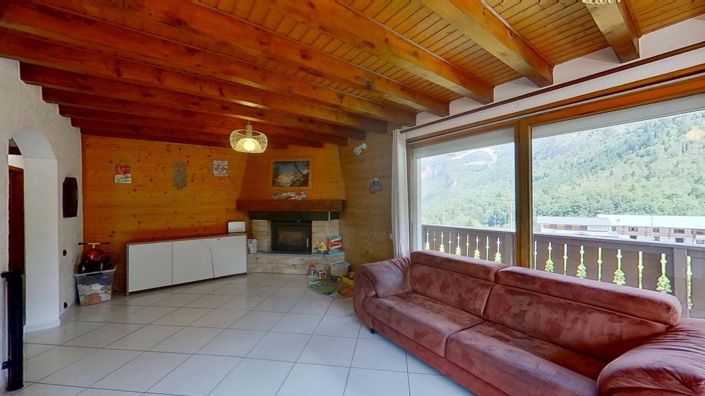 Image No.9-5 Bed Property for sale
