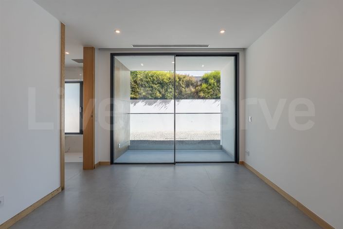 Image No.20-4 Bed House for sale