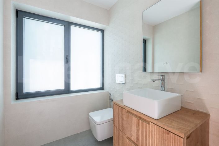 Image No.26-4 Bed House for sale