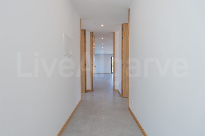 Image No.29-4 Bed House for sale