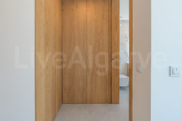 Image No.38-4 Bed House for sale