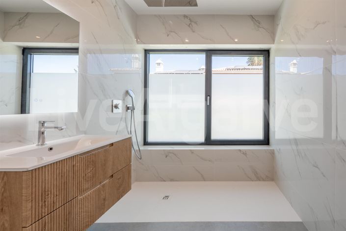 Image No.39-4 Bed House for sale