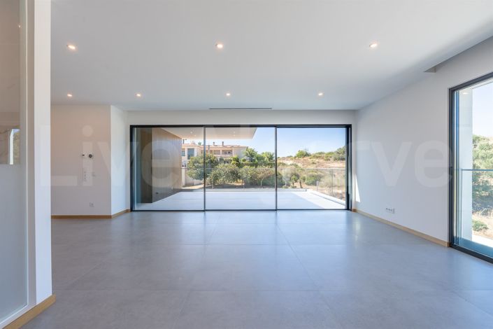 Image No.43-4 Bed House for sale