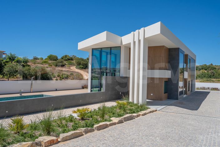 Image No.51-4 Bed House for sale