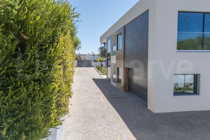 Image No.52-4 Bed House for sale