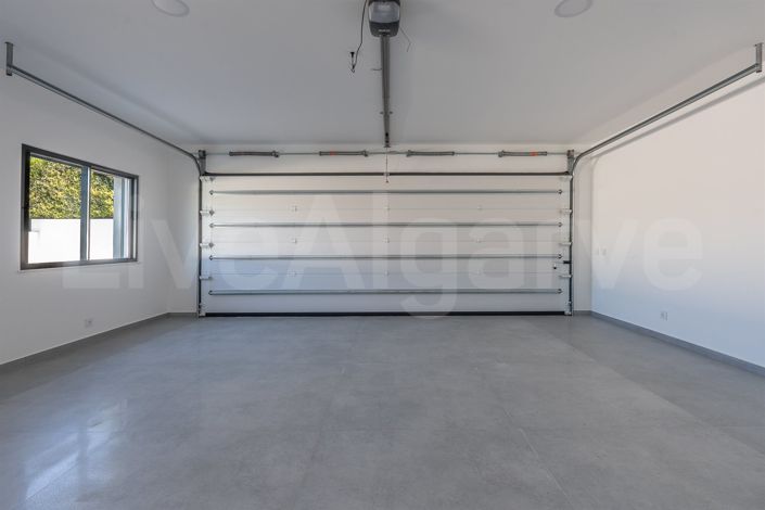 Image No.55-4 Bed House for sale