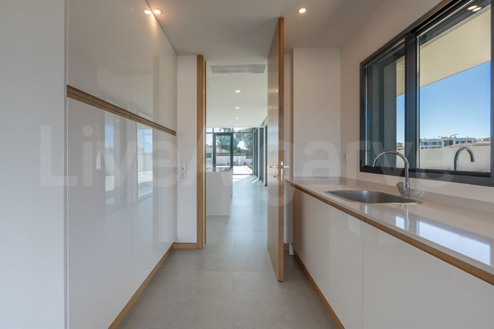 Image No.58-4 Bed House for sale