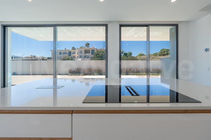 Image No.9-4 Bed House for sale