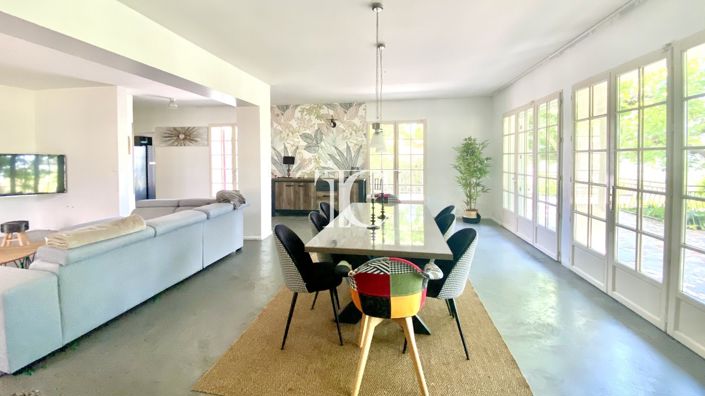 Image No.6-5 Bed House for sale