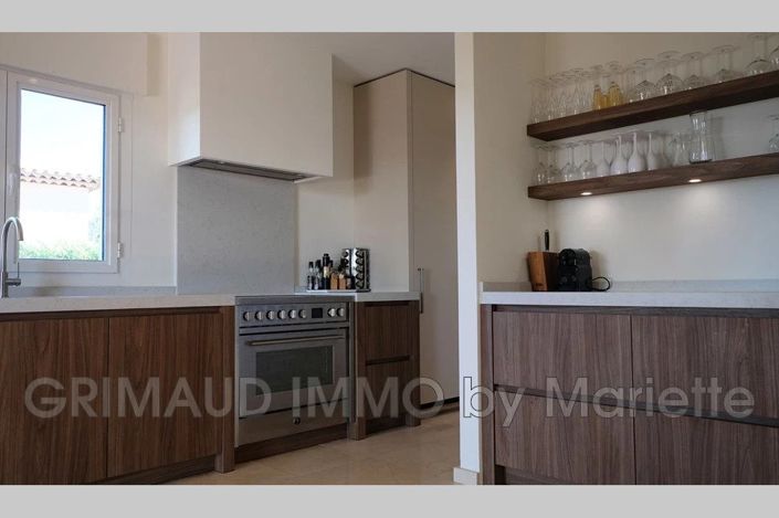 Image No.12-6 Bed House for sale
