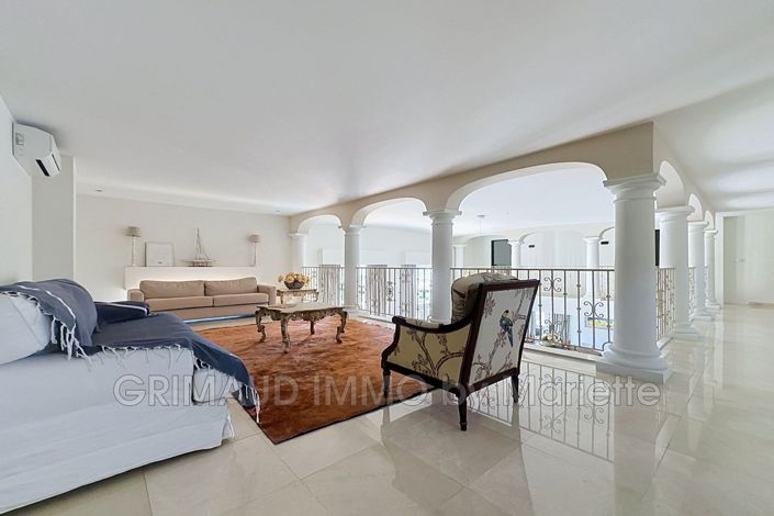 Image No.20-6 Bed House for sale