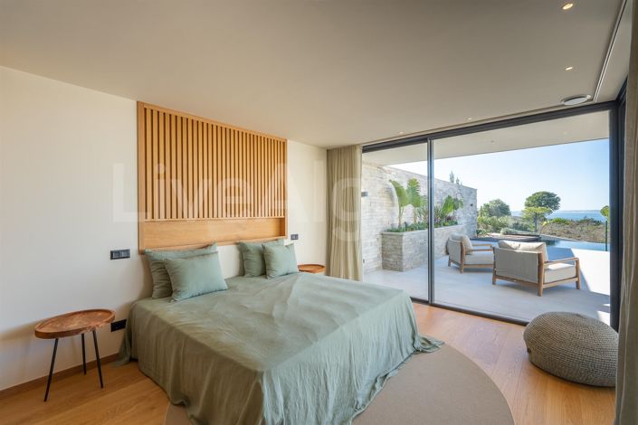 Image No.35-5 Bed House for sale