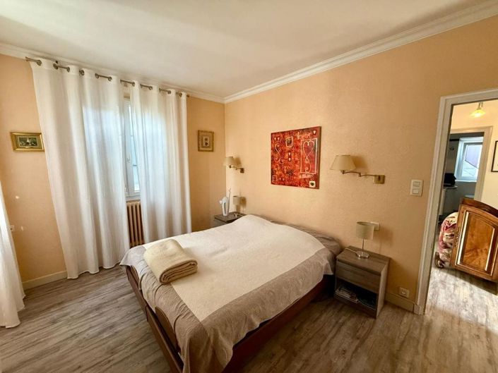 Image No.17-3 Bed House for sale