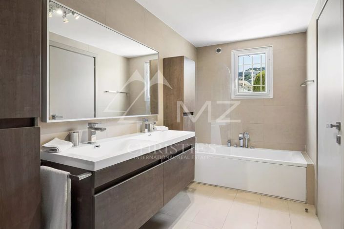 Image No.17-3 Bed Apartment for sale