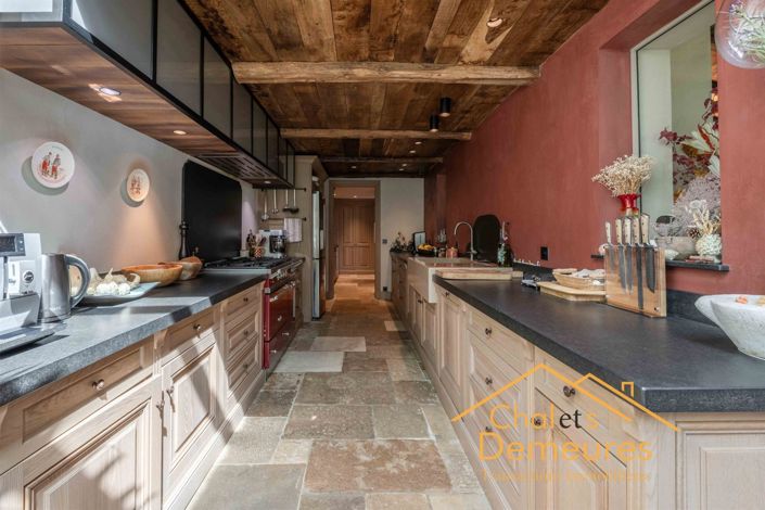 Image No.8-5 Bed House for sale