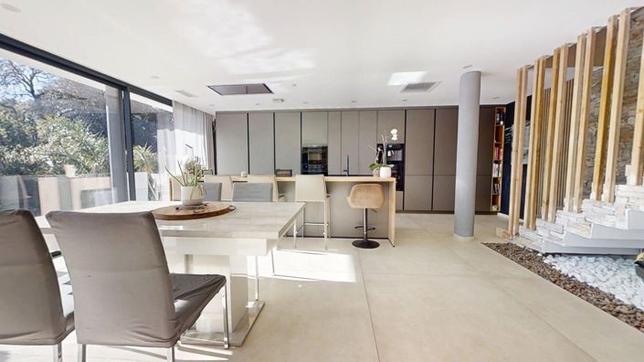 Image No.2-5 Bed House for sale