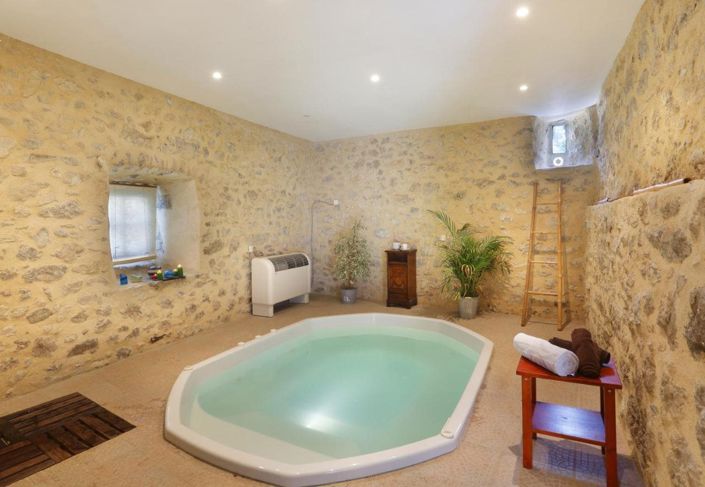 Image No.13-9 Bed Property for sale