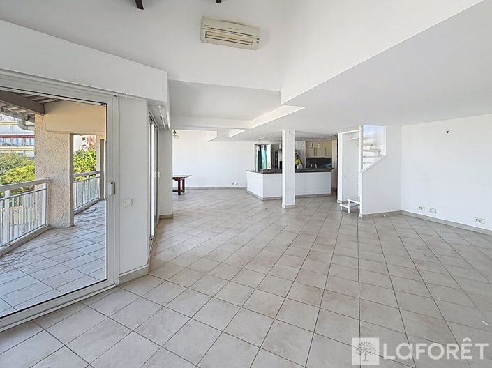 Image No.8-3 Bed Apartment for sale