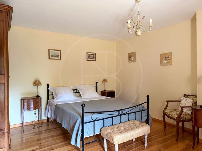 Image No.17-6 Bed House for sale