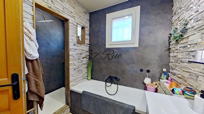 Image No.8-3 Bed House for sale