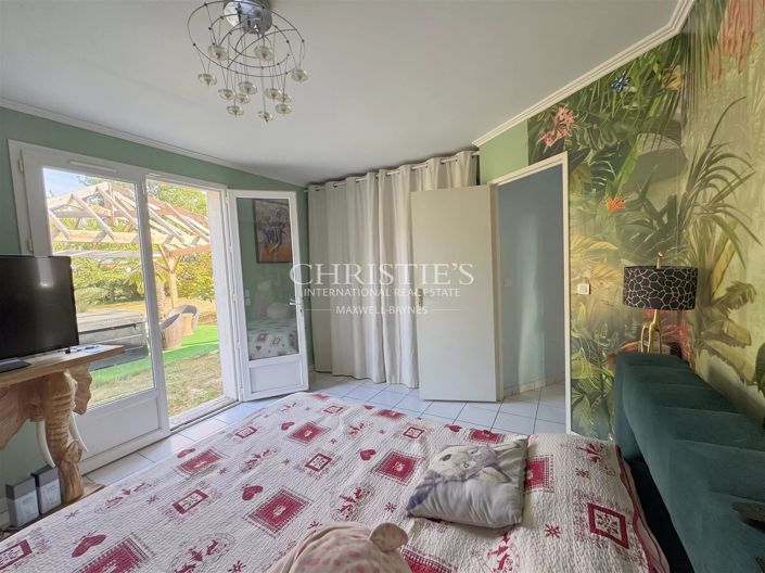 Image No.11-5 Bed House for sale