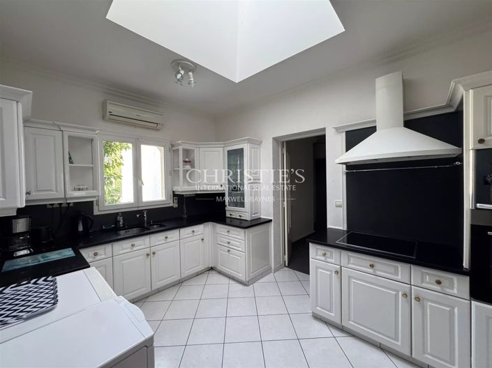 Image No.18-5 Bed House for sale