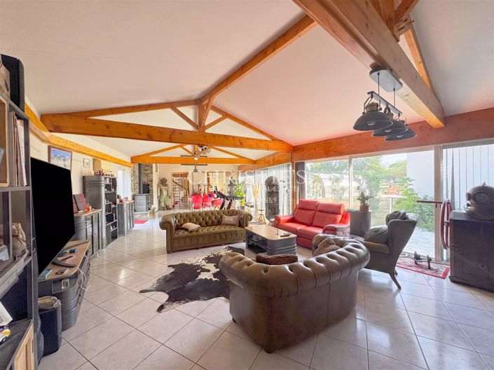 Image No.7-5 Bed House for sale
