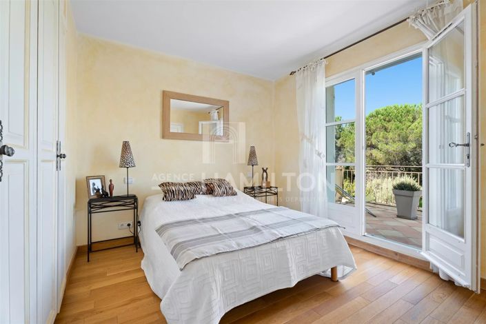 Image No.17-4 Bed House for sale