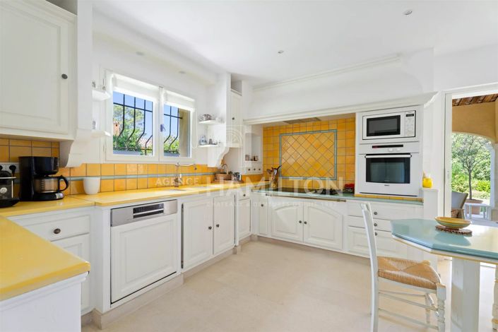 Image No.6-4 Bed House for sale