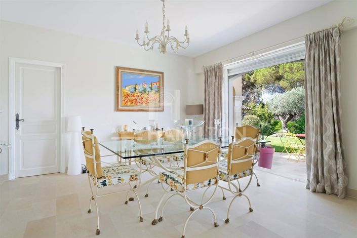 Image No.8-4 Bed House for sale