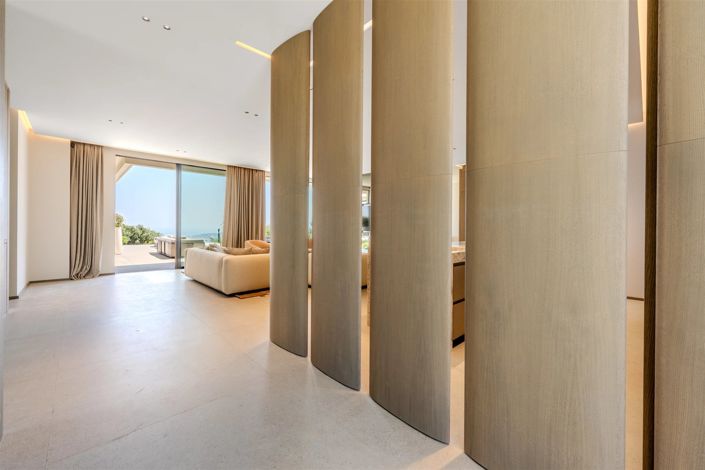 Image No.16-5 Bed House for sale