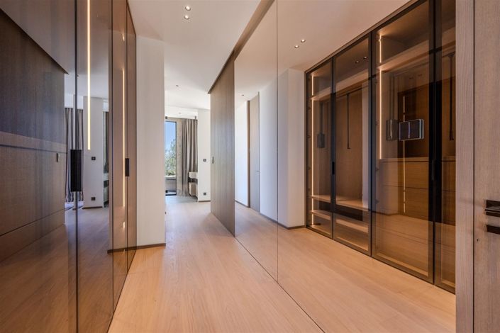 Image No.30-5 Bed House for sale