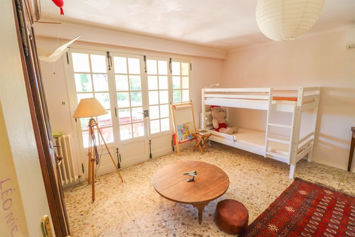 Image No.18-5 Bed House for sale