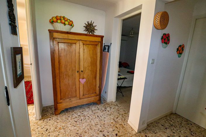 Image No.19-5 Bed House for sale