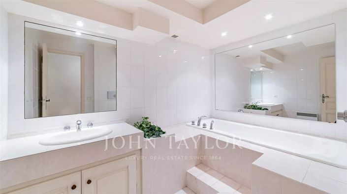Image No.17-5 Bed House for sale