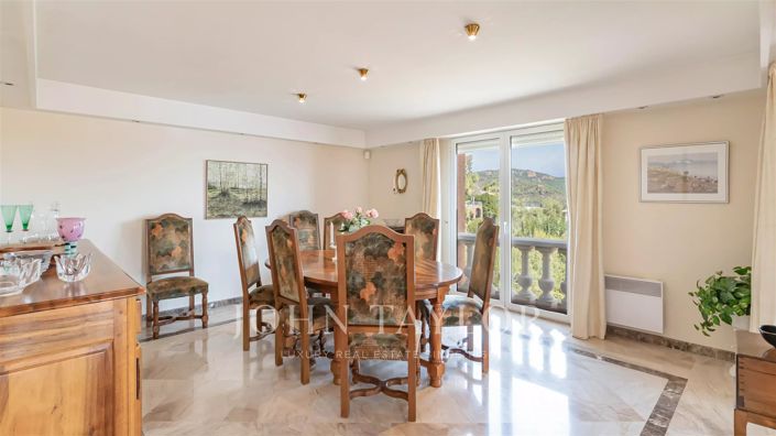 Image No.9-5 Bed House for sale
