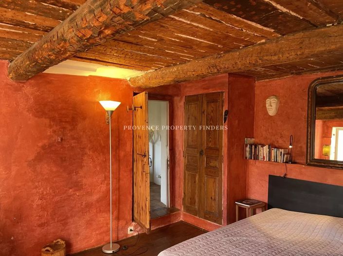 Image No.8-6 Bed House for sale