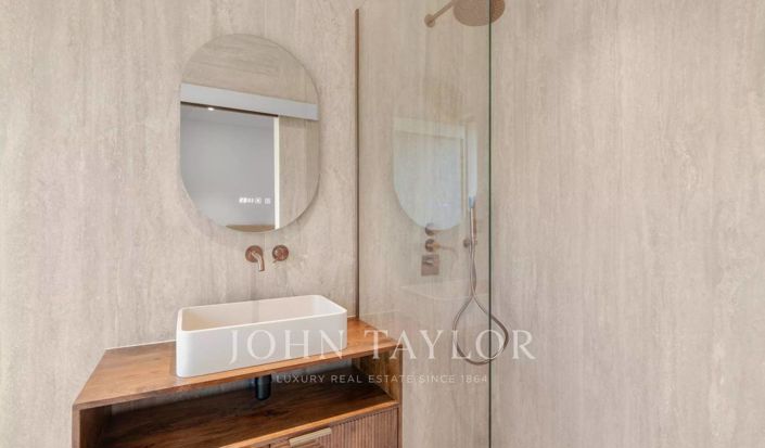Image No.18-5 Bed House for sale