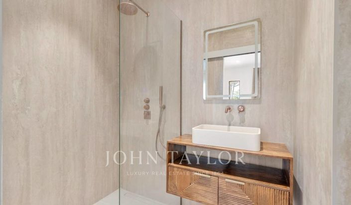 Image No.20-5 Bed House for sale