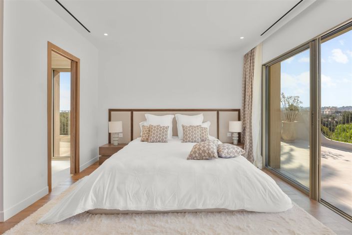 Image No.28-5 Bed House for sale