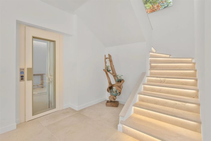 Image No.30-5 Bed House for sale