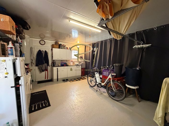 Image No.11-3 Bed House for sale