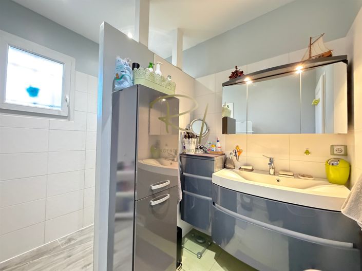 Image No.8-3 Bed House for sale