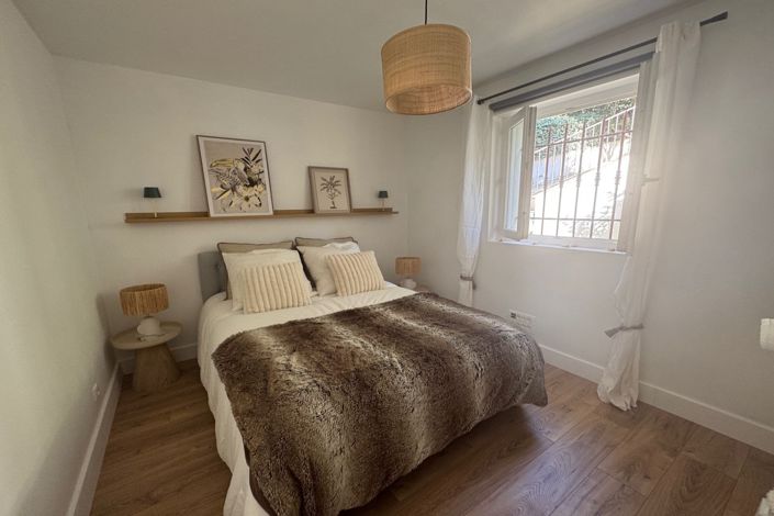 Image No.12-6 Bed House for sale