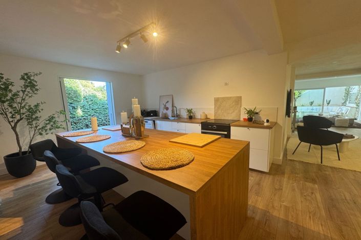 Image No.9-6 Bed House for sale