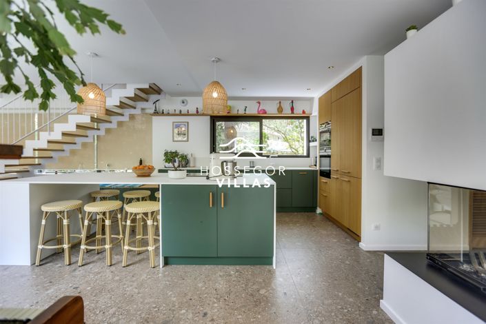 Image No.3-5 Bed House for sale