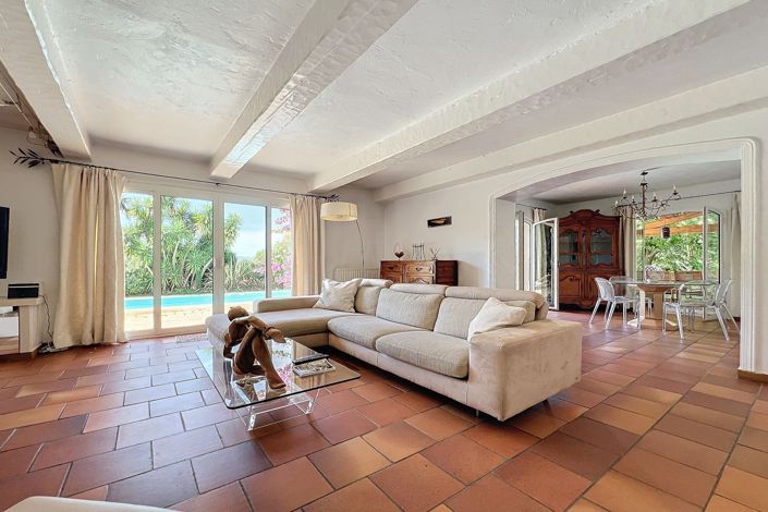 Image No.3-4 Bed House for sale
